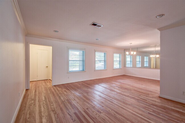 Building Photo - 4710 Willowbend Blvd