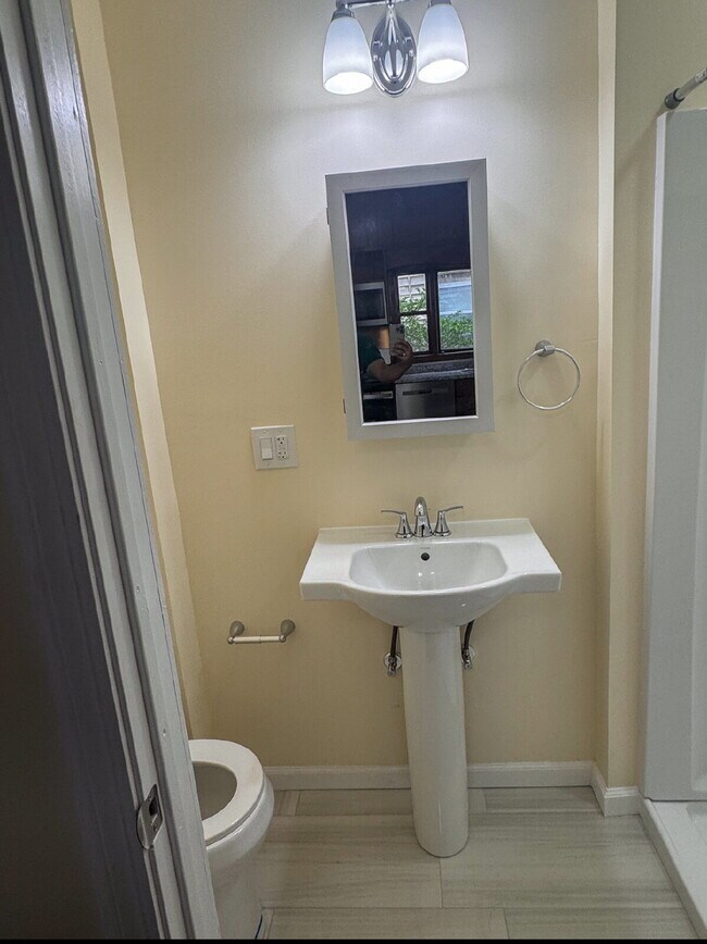 Building Photo - Spacious  4 Bed 2 Bath Boston Gem