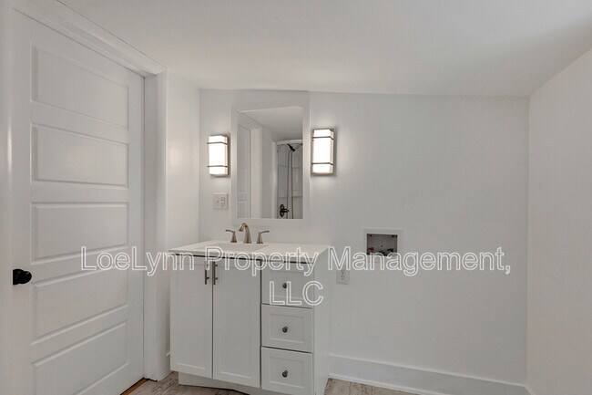 Building Photo - 505 B St