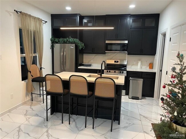 Building Photo - 605 Buccaneer Dr