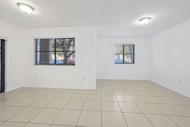 Building Photo - Cutler Bay Townhouse