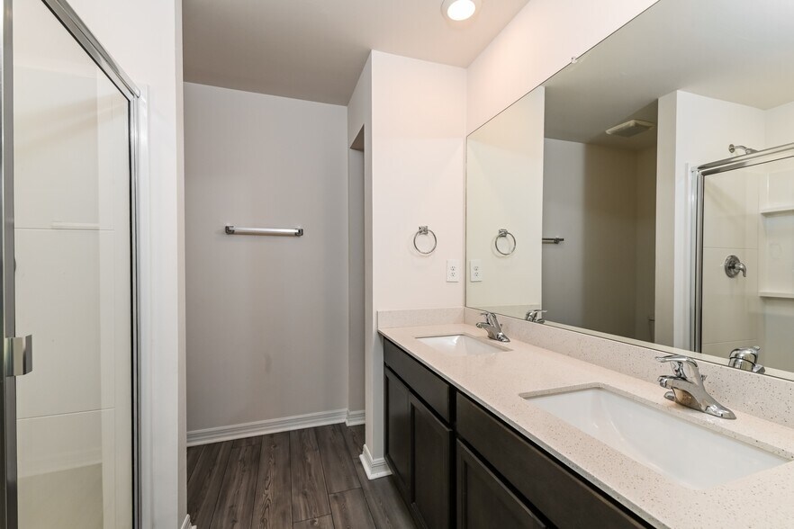 Building Photo - 2534 Atwater Dr