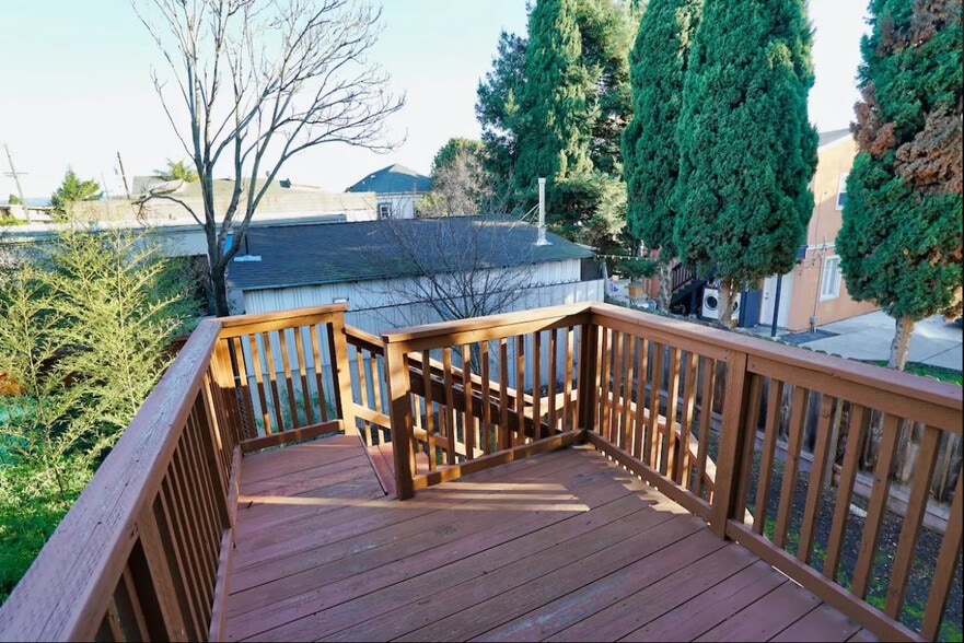 Rear Deck - 3136 Union St