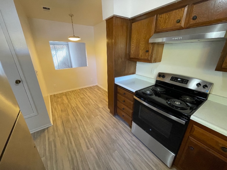 Building Photo - 7369 Elmhurst Pl