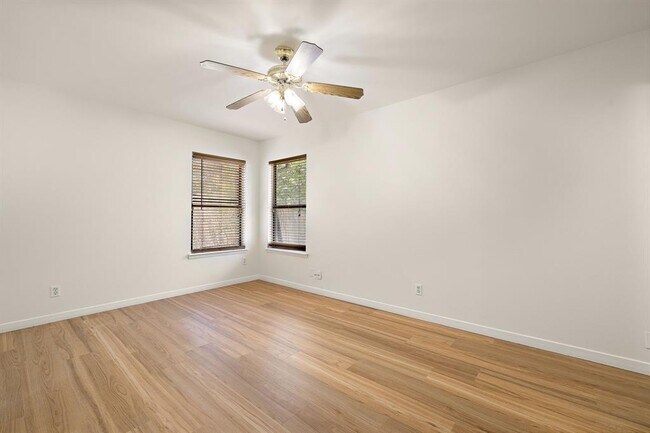 Building Photo - 403 Flournoy Dr