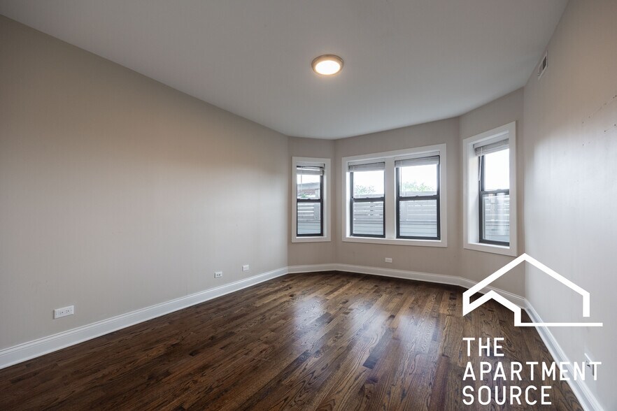 Building Photo - 2228 N Sawyer Ave