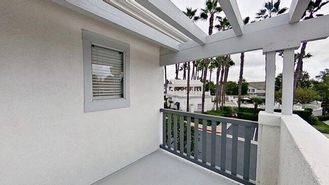 Building Photo - 1 Breakers Ln