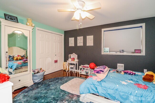 Building Photo - 71 Woodbridge Ave