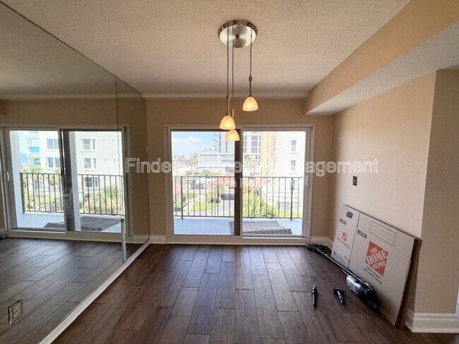 Building Photo - 1551 1st St S
