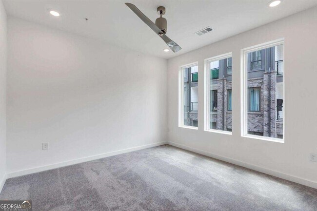 Building Photo - 400 Pratt Dr SE