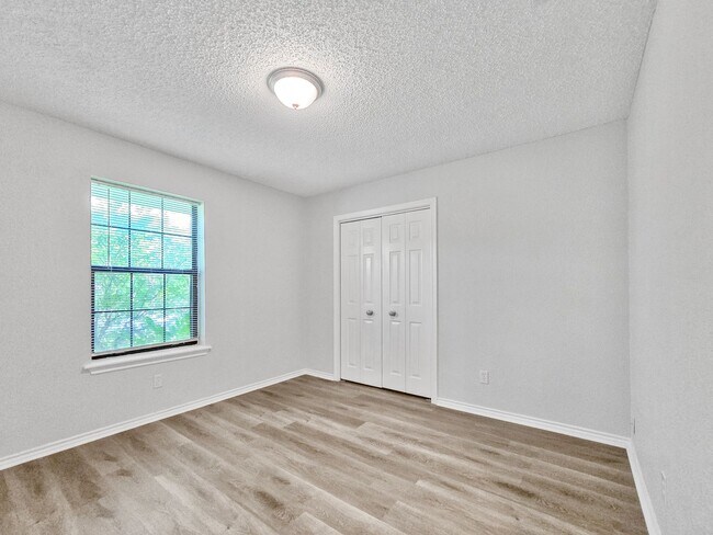 Building Photo - Coming Soon! 4 BR/2BA | Newly Renovated Single Family Home | Covered Patio | In Waxahachie!