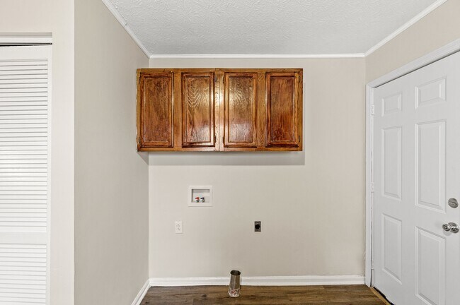 Building Photo - 3633 King Arthur Dr