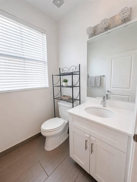 Building Photo - 4822 NW 56th Ct