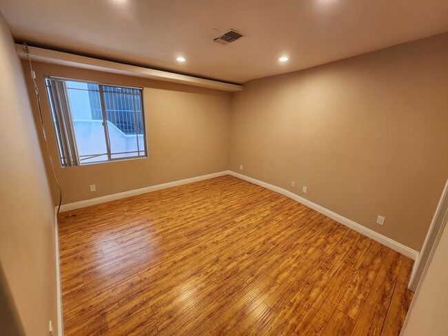 Building Photo - 11131 Sunshine Ter