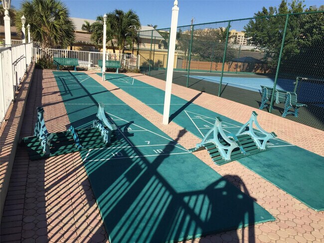 Building Photo - 1009 N Ocean Blvd