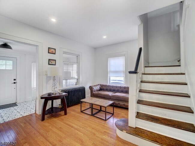 Building Photo - 415 Orange Rd