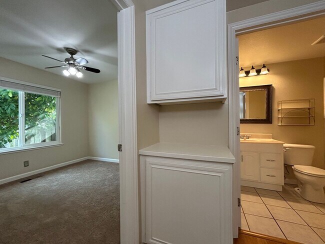 Building Photo - Sought after Concord Crossings Community 4...