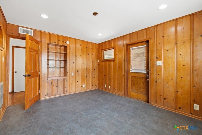 Building Photo - 1511 Ranch Rd 12