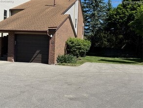 Building Photo - 6560 Ridgefield Cir