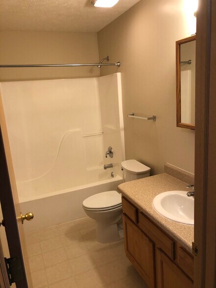 main level bathroom - 5830 Princess Margaret Dr