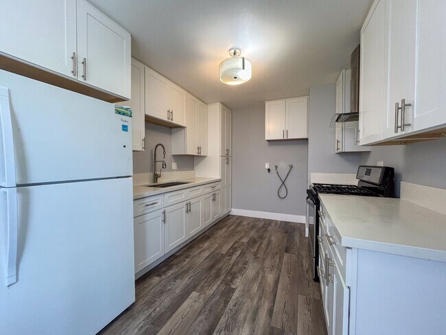 Interior Photo - 1411 E 20th St