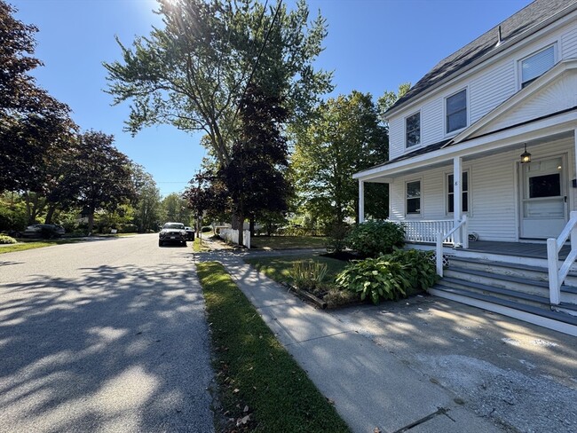 Building Photo - 8 Elmwood St