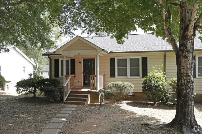 Building Photo - Saluda Forest