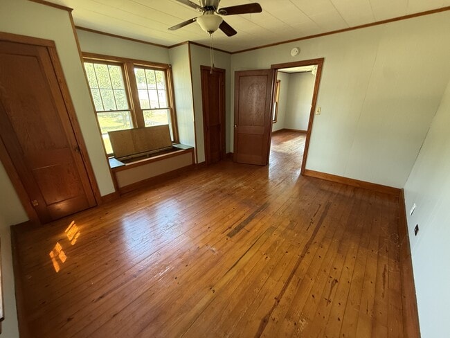 Building Photo - 347 S Cedar St