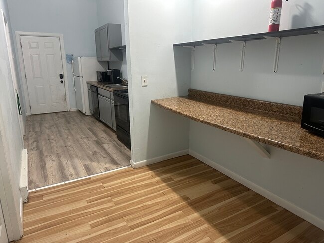 Building Photo - 5 Main St