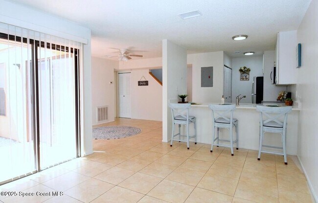 Building Photo - 1011 Abada Ct NE