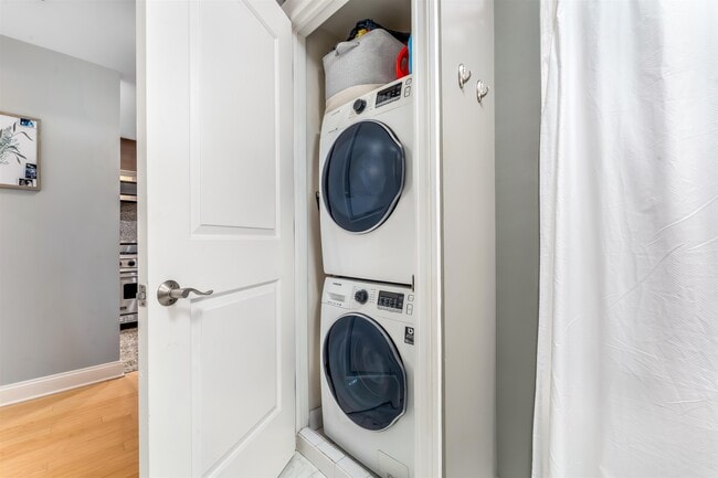 Building Photo - 10 Regent St