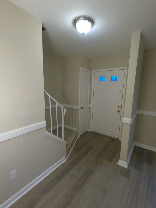 Building Photo - 2611 Chancer Dr