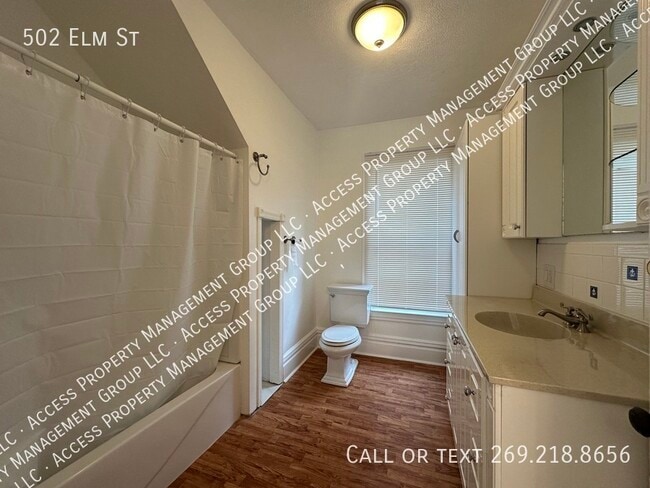 Building Photo - 502 Elm St