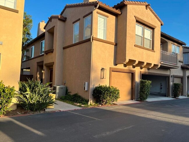 Primary Photo - 4Bed/2.5Bath Home in the Brisbane complex~ Brisbane