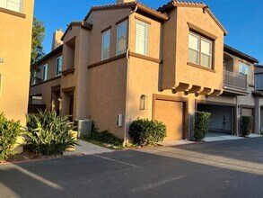 Building Photo - 4Bed/2.5Bath Home in the Brisbane complex~ Brisbane