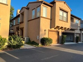 Building Photo - 4Bed/2.5Bath Home in the Brisbane complex~...