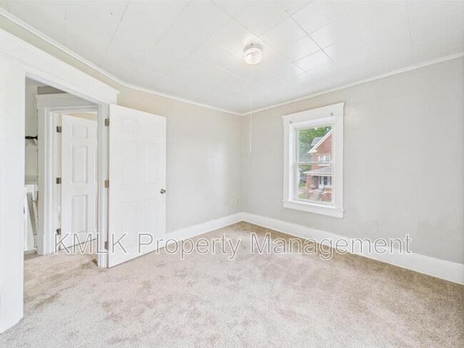 Building Photo - 448 E Voris St