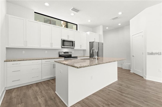 Building Photo - 4810 W McElroy Ave