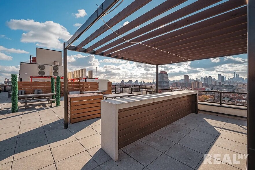 Building Photo - 60 W 125th St