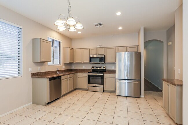 Building Photo - 2427 E Glass Ln