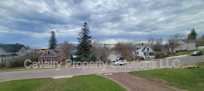 Building Photo - 923 E Central Entrance