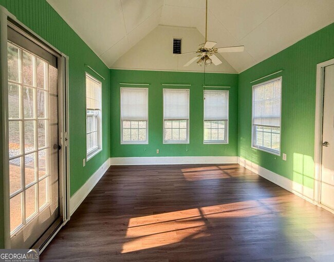 Building Photo - 5555 Grove Place Crossing SW