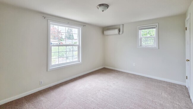 Building Photo - 1022 Sunset Way