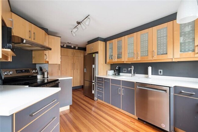 Building Photo - 5 Cushing St