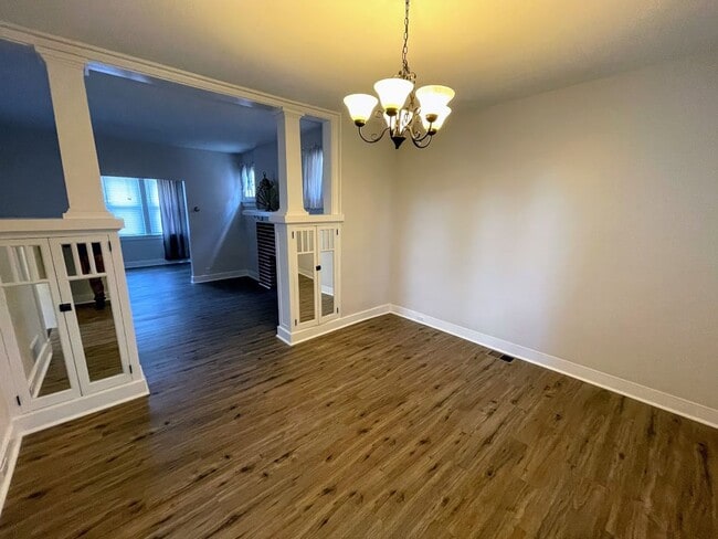 Building Photo - 3 bed 1 bath - great Brentwood location, central air, nice updates