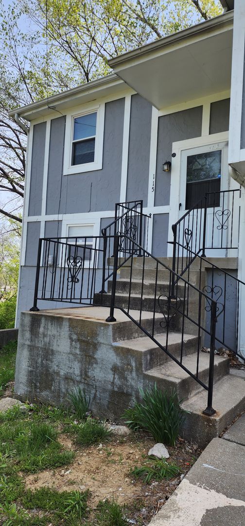 Primary Photo - 3Bed/2Bath Duplex Near KU MED Available Soon!