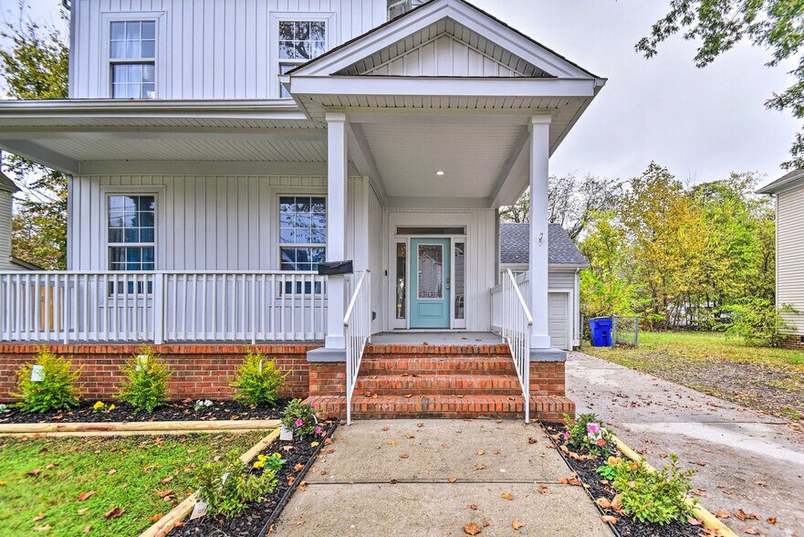 Building Photo - 740 W 31st St
