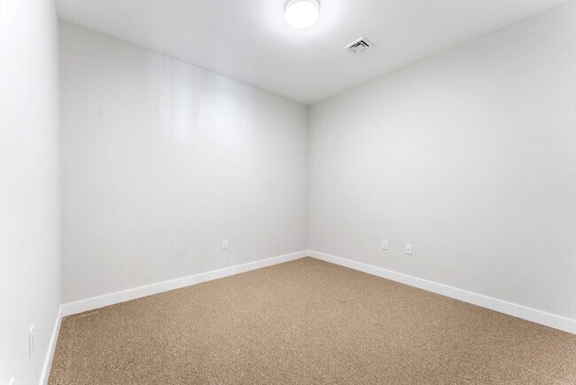 Building Photo - 999 Hancock St