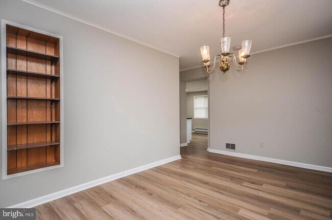 Building Photo - 4426 Hallet St