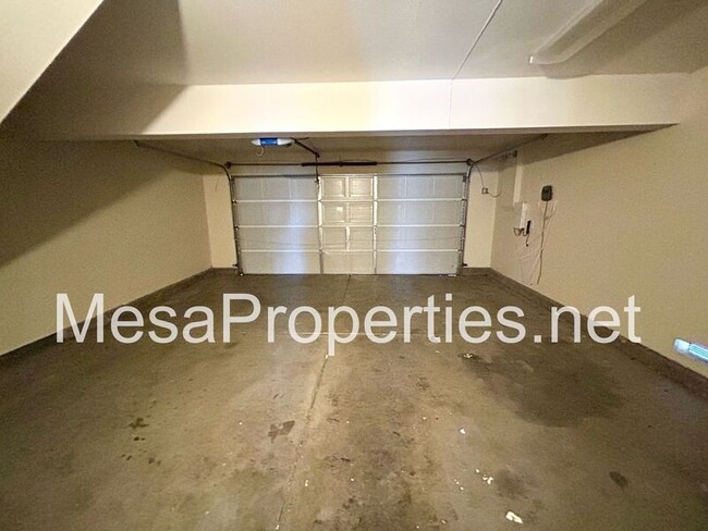 Building Photo - 14051 Yearling Ln